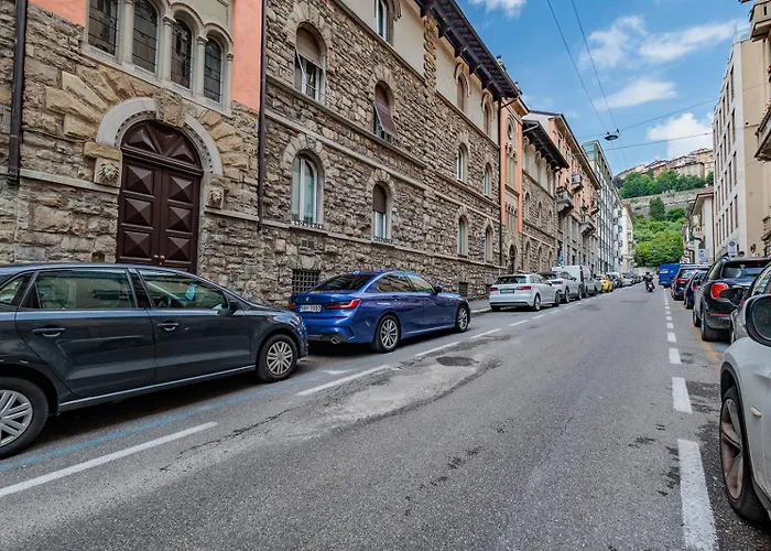 Apartament Four Trees Garden House Bergamo