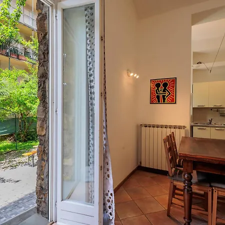 Four Trees Garden House דירה *
